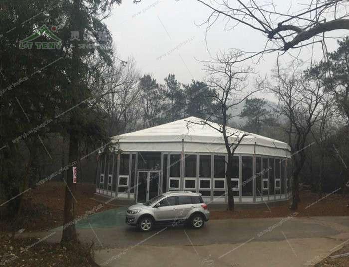 尖顶篷房